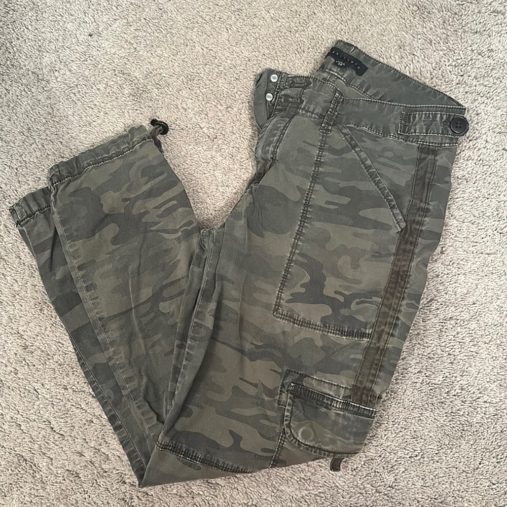 Sanctuary women’s camo cargo pants size 26 drawstring ankle. Stretch fabric